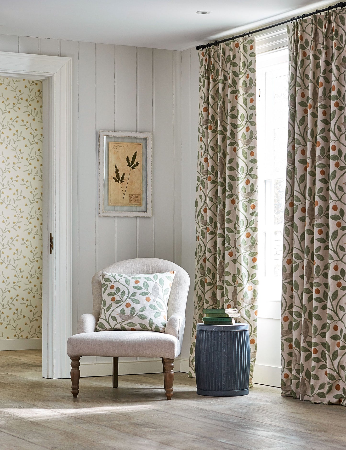 Tissu en coton Damson Tree par Sanderson