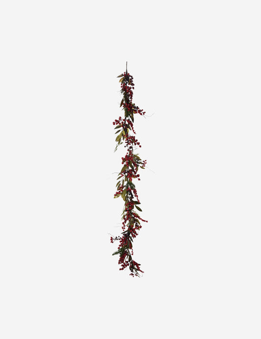 Guirlande de faux épicéa avec baies rouges et pommes de pin