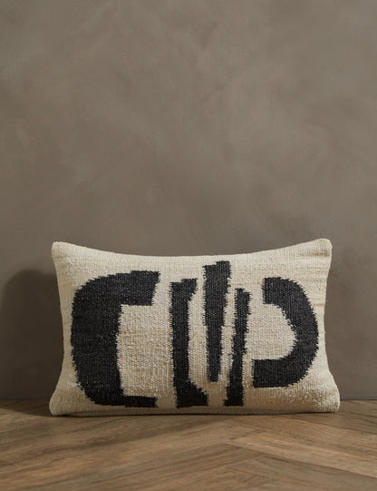 Coussin lombaire en chanvre Vela par Hadiya Williams